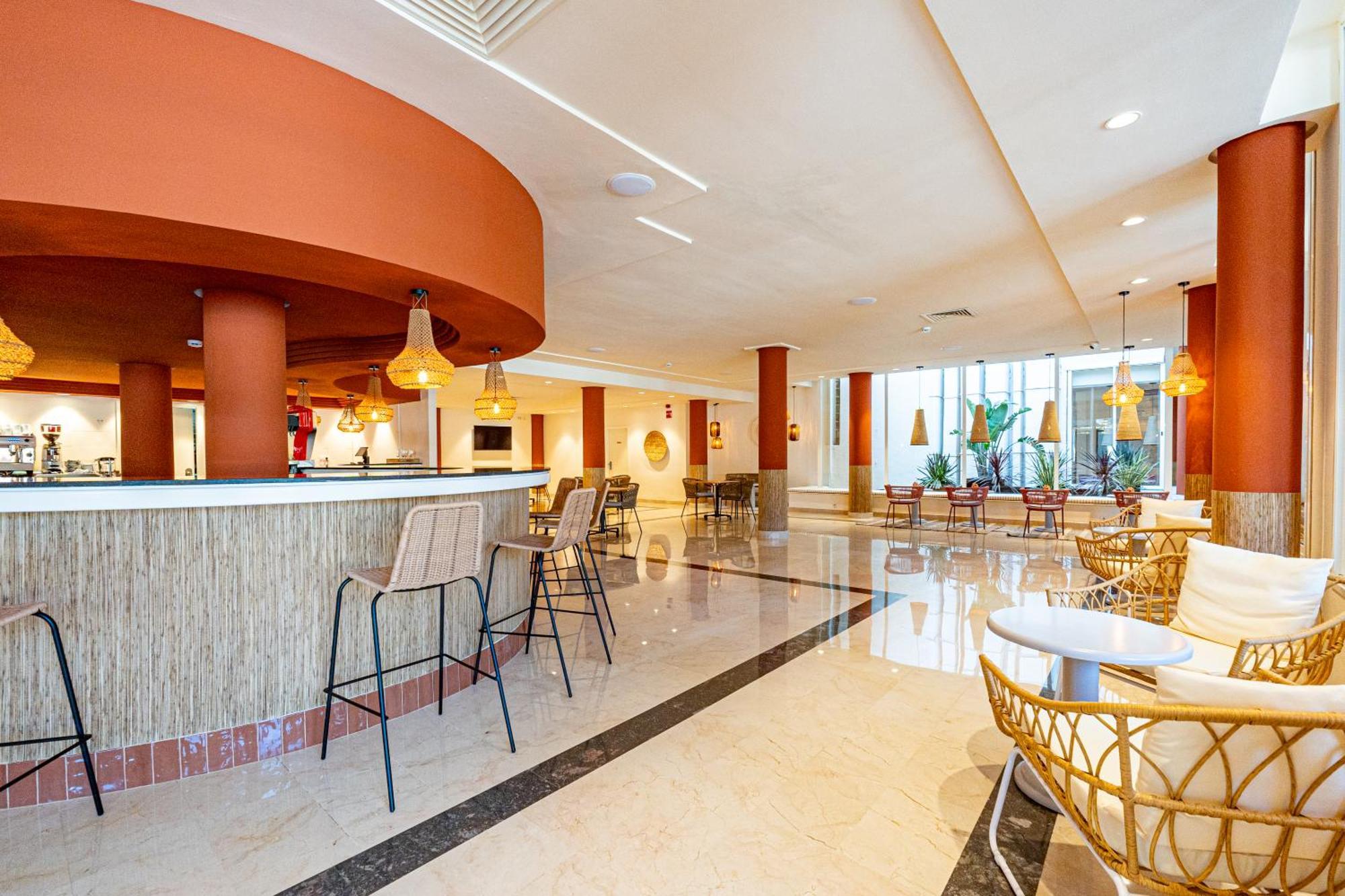 Hotel Rosella Affiliated By Intelier 사 코마 외부 사진
