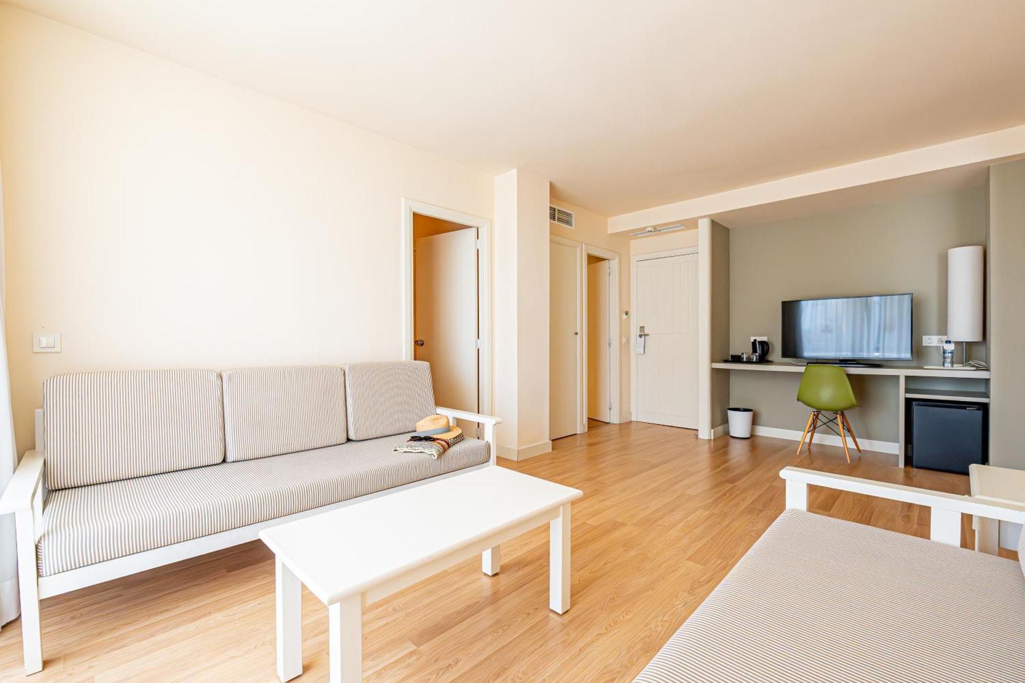 Hotel Rosella Affiliated By Intelier 사 코마 외부 사진